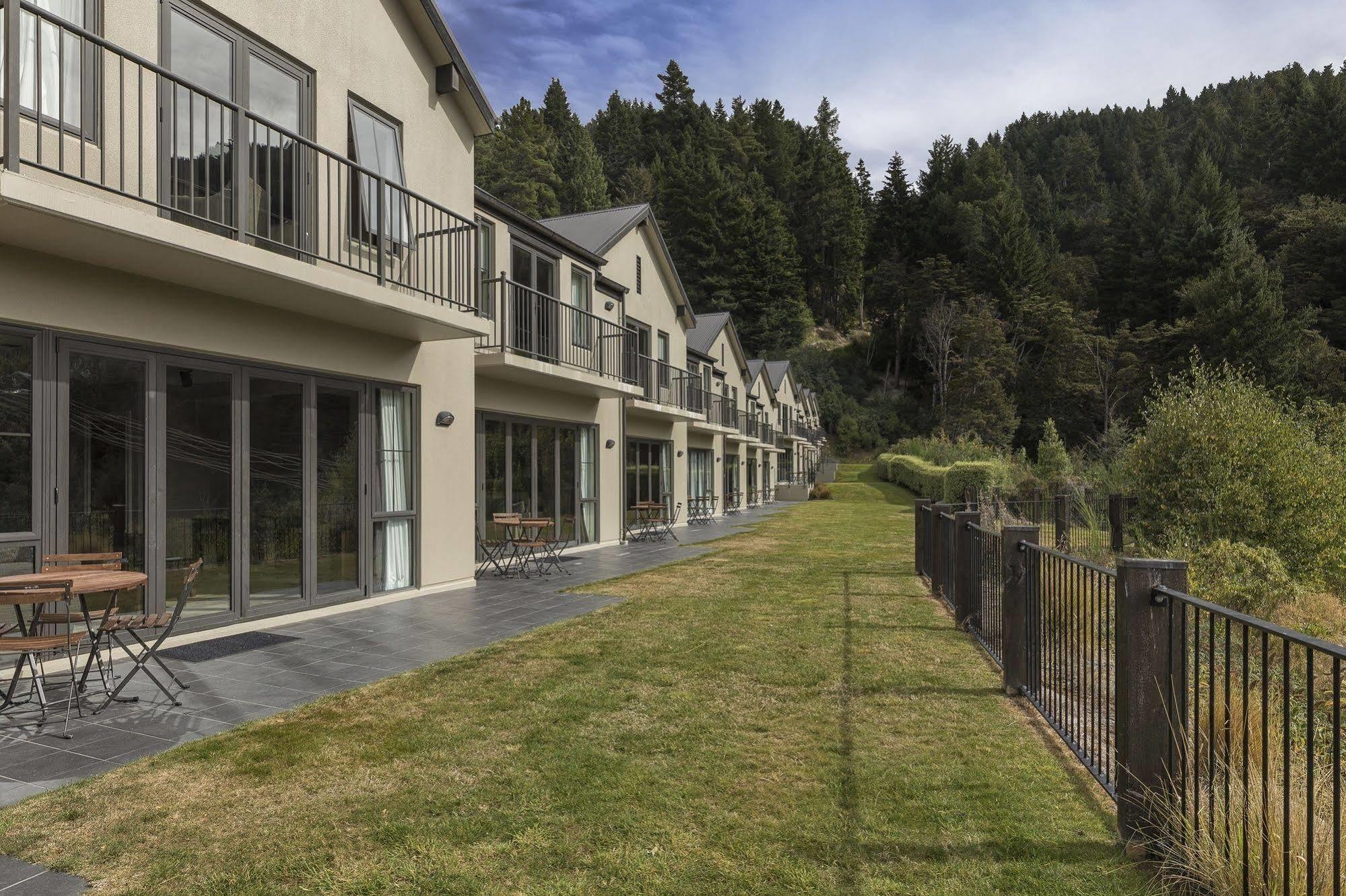 Platinum Queenstown Exterior foto